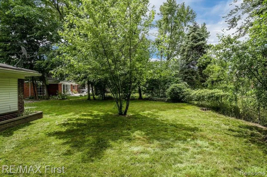 1349 Devonshire Road Grosse Pointe Park City, MI 48230