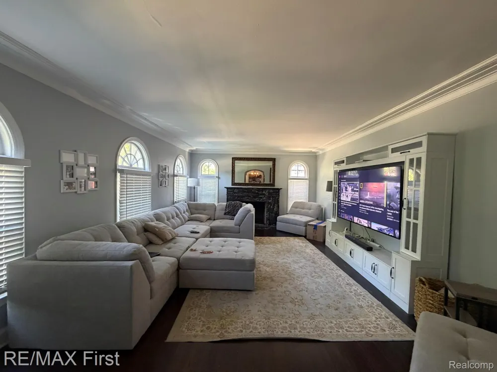1349 Devonshire Road Grosse Pointe Park City, MI 48230