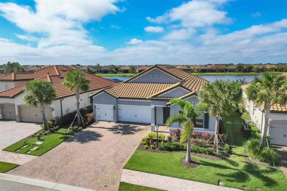 7028 HIGHGATE LANE Bradenton, FL 34202