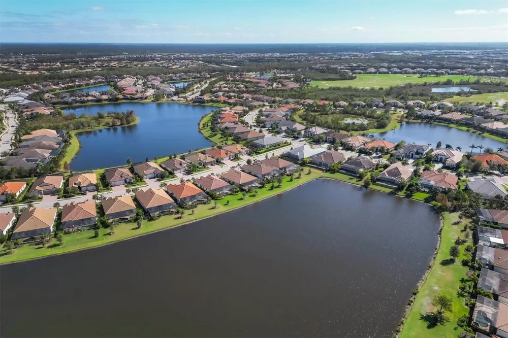 7028 HIGHGATE LANE Bradenton, FL 34202