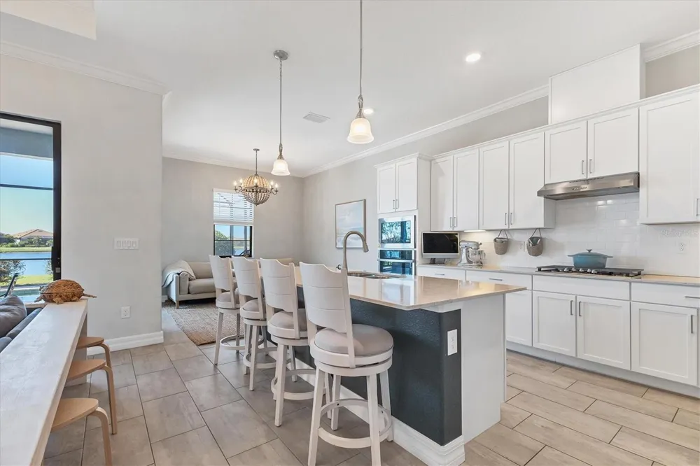 7028 HIGHGATE LANE Bradenton, FL 34202