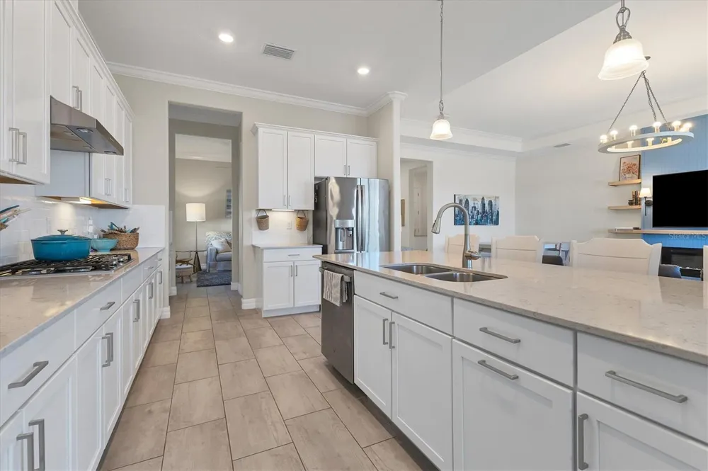 7028 HIGHGATE LANE Bradenton, FL 34202