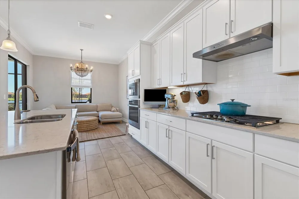 7028 HIGHGATE LANE Bradenton, FL 34202