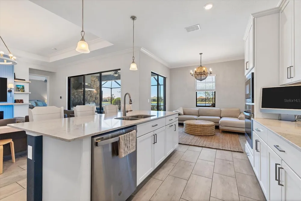 7028 HIGHGATE LANE Bradenton, FL 34202