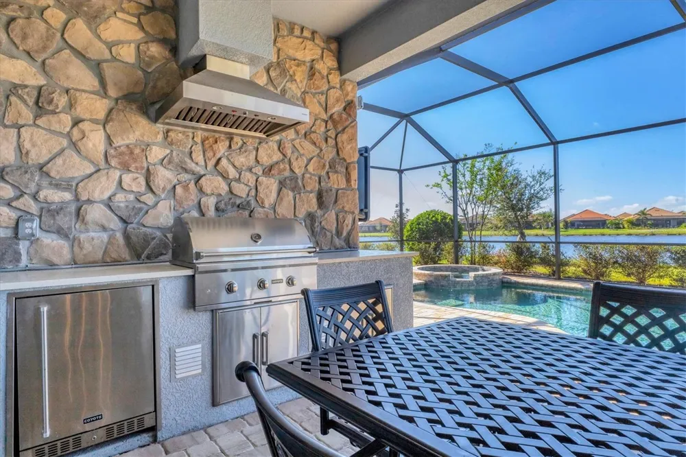 7028 HIGHGATE LANE Bradenton, FL 34202