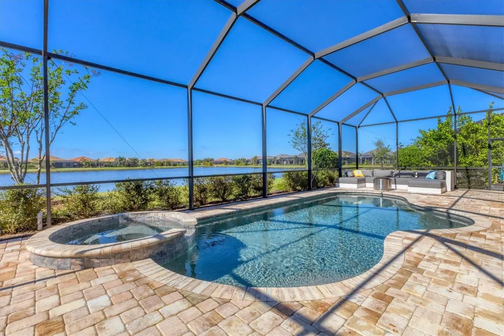 7028 HIGHGATE LANE Bradenton, FL 34202