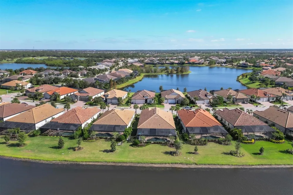 7028 HIGHGATE LANE Bradenton, FL 34202