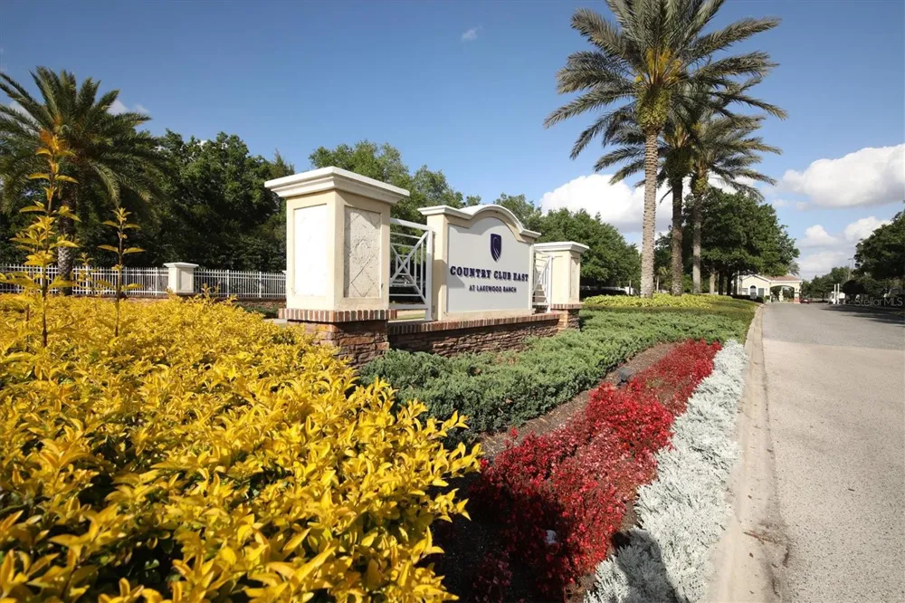 7028 HIGHGATE LANE Bradenton, FL 34202