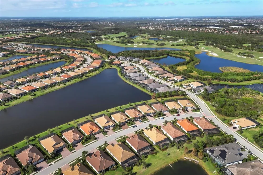 7028 HIGHGATE LANE Bradenton, FL 34202