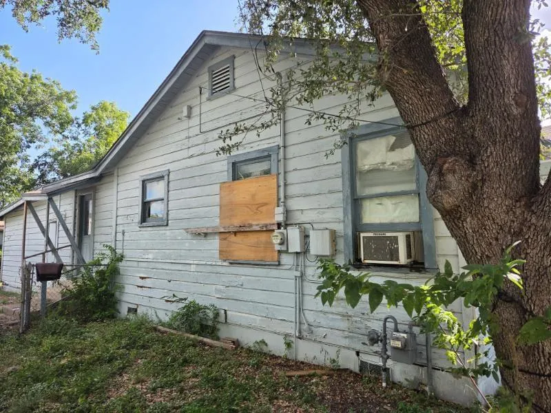2135 W Wildwood Drive San Antonio, TX 78201