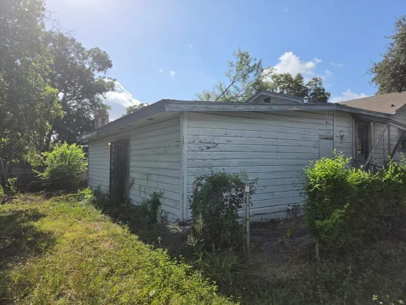 2135 W Wildwood Drive San Antonio, TX 78201