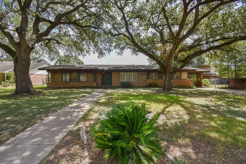 2116 Rosemary Street El Campo, TX 77437
