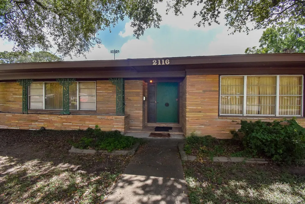 2116 Rosemary Street El Campo, TX 77437