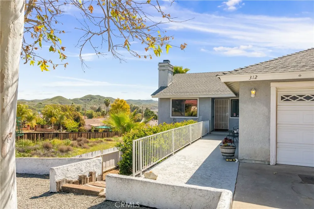 312 Lewis Lake Elsinore, CA 92530