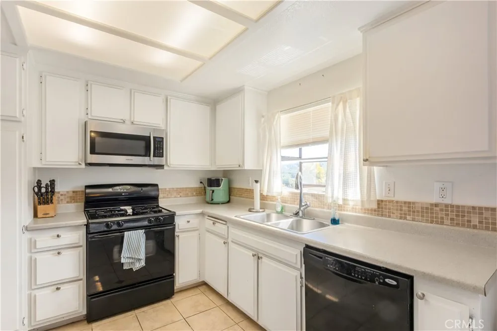 312 Lewis Lake Elsinore, CA 92530
