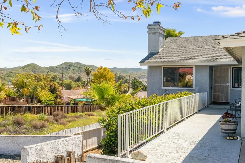 312 Lewis Lake Elsinore, CA 92530