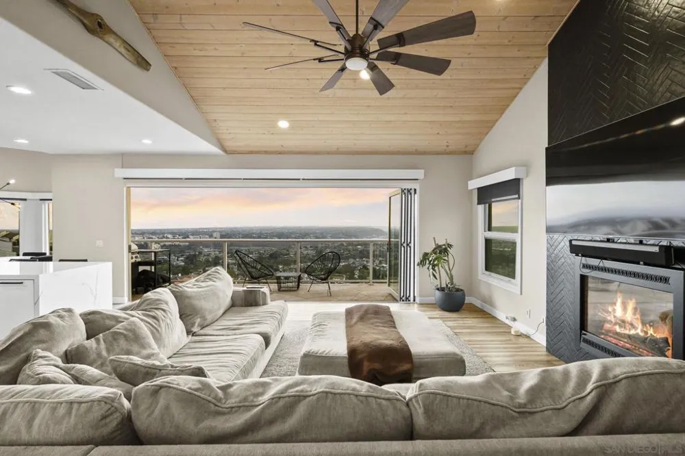 6206 Caminito Plata San Diego, CA 92120