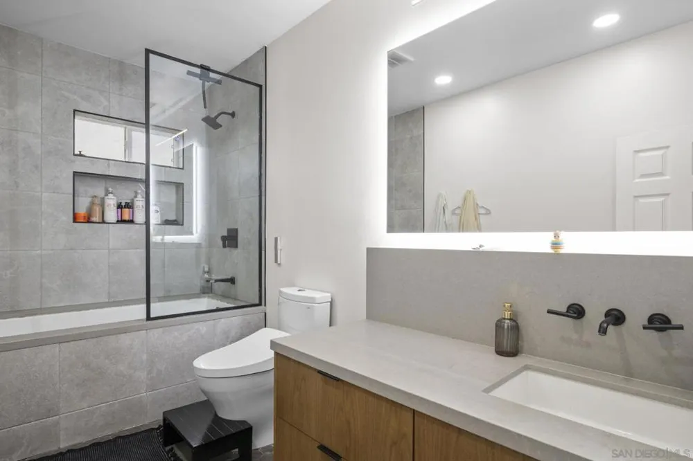 6206 Caminito Plata San Diego, CA 92120