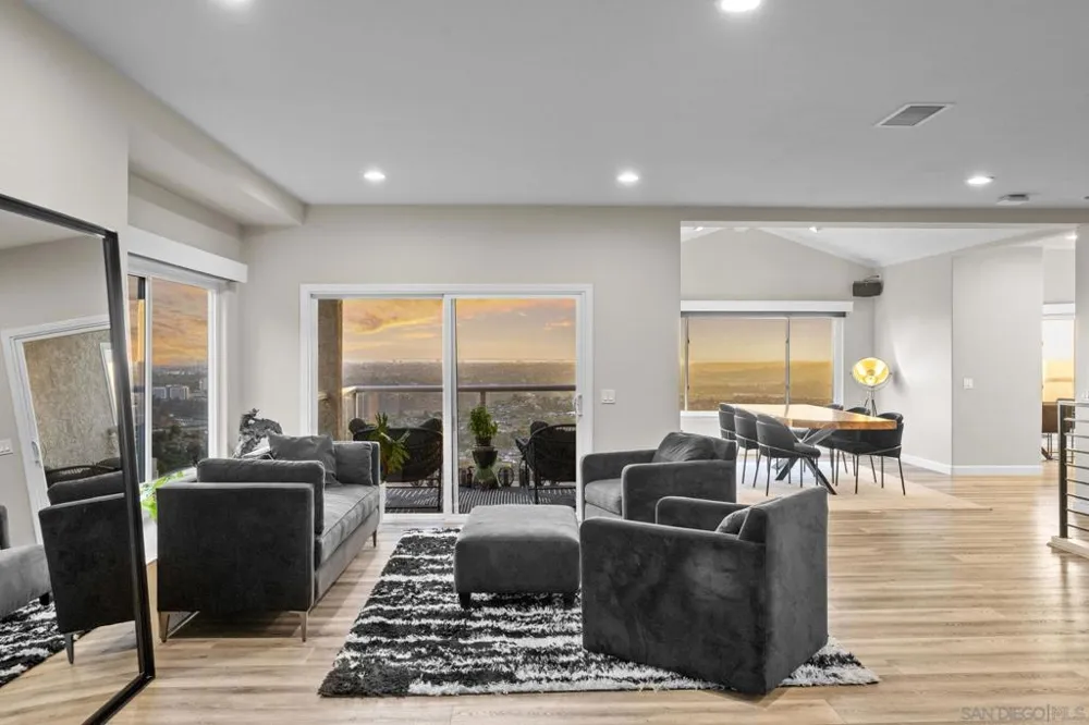 6206 Caminito Plata San Diego, CA 92120