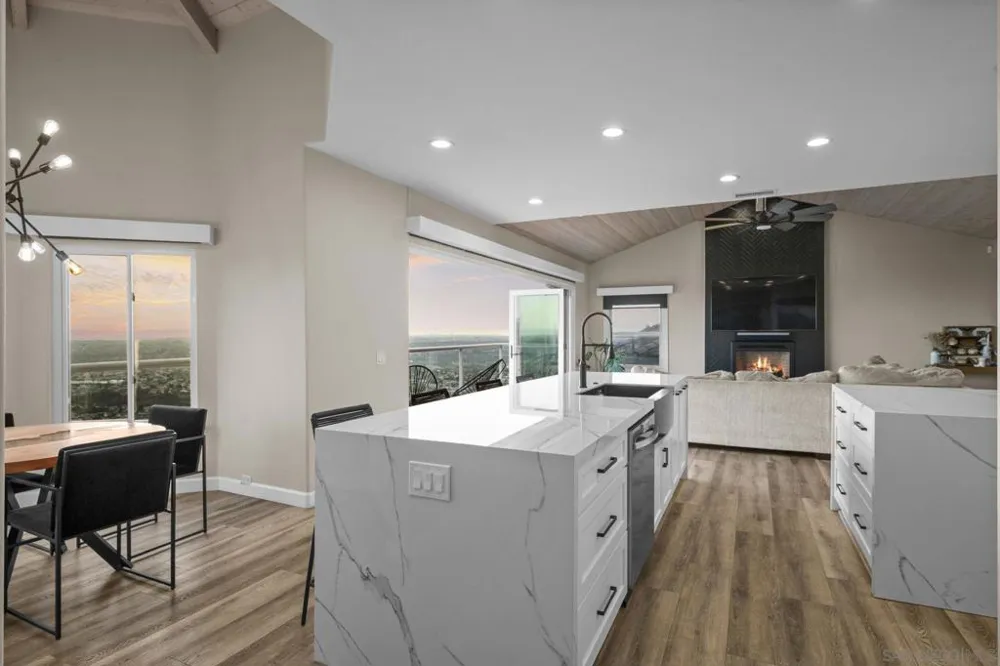 6206 Caminito Plata San Diego, CA 92120