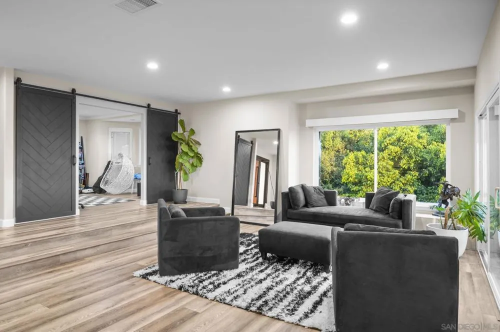 6206 Caminito Plata San Diego, CA 92120