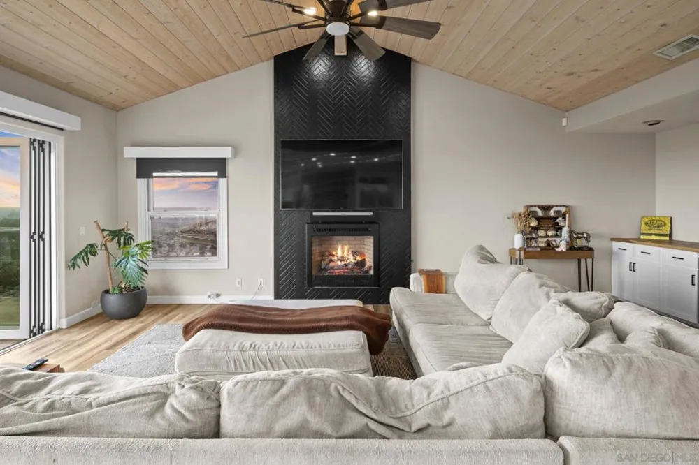6206 Caminito Plata San Diego, CA 92120