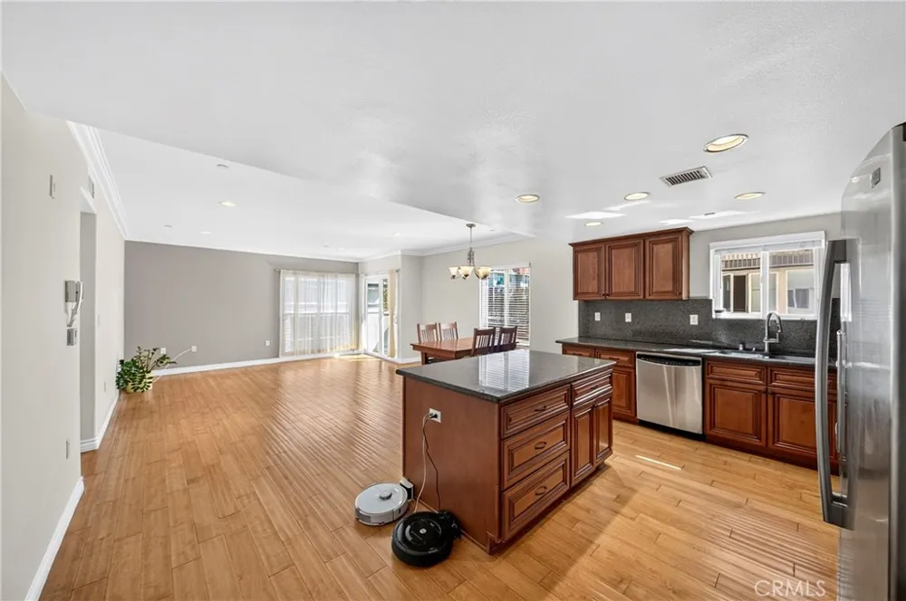 980 S Oxford #303 Los Angeles, CA 90006
