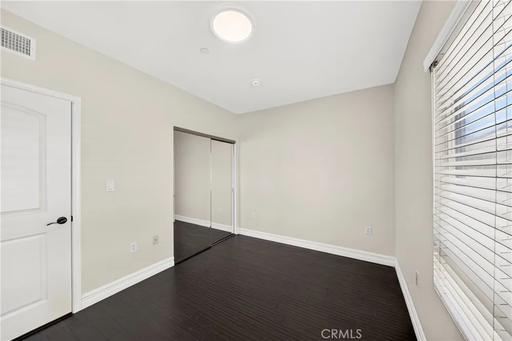 980 S Oxford #303 Los Angeles, CA 90006