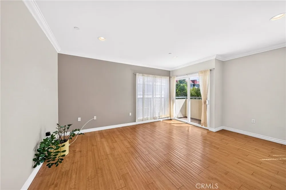 980 S Oxford #303 Los Angeles, CA 90006