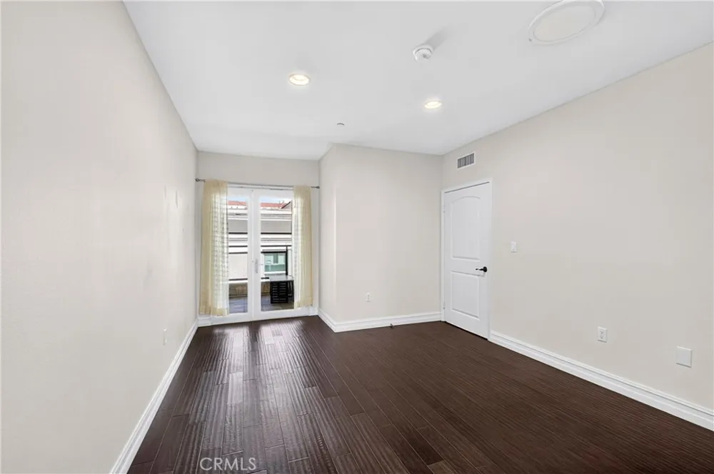 980 S Oxford #303 Los Angeles, CA 90006