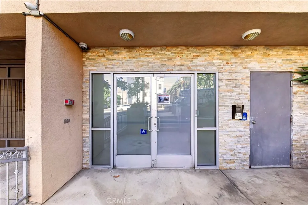 980 S Oxford #303 Los Angeles, CA 90006