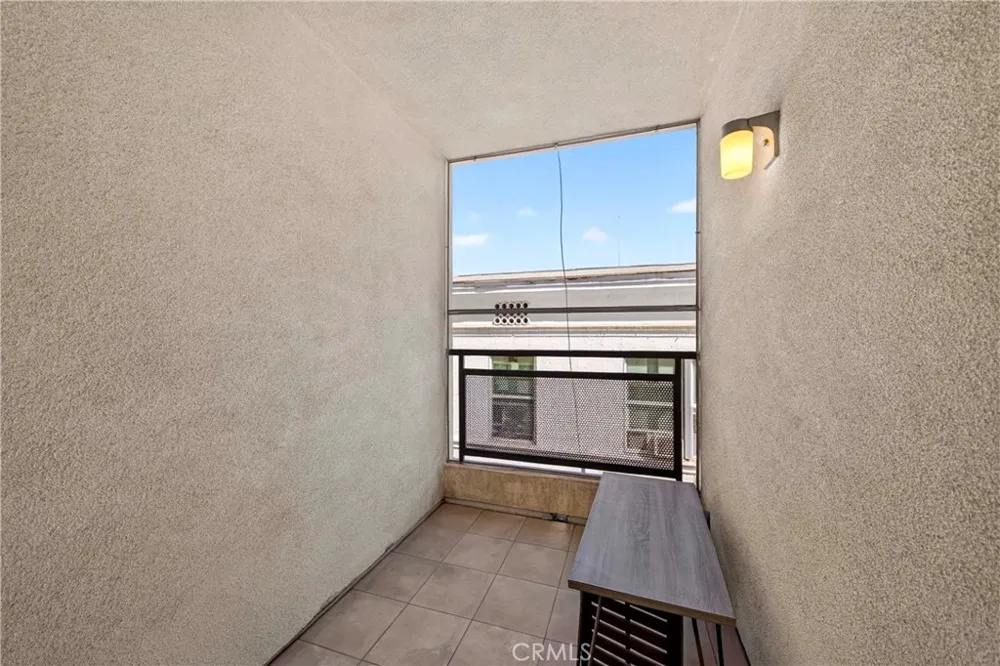 980 S Oxford #303 Los Angeles, CA 90006