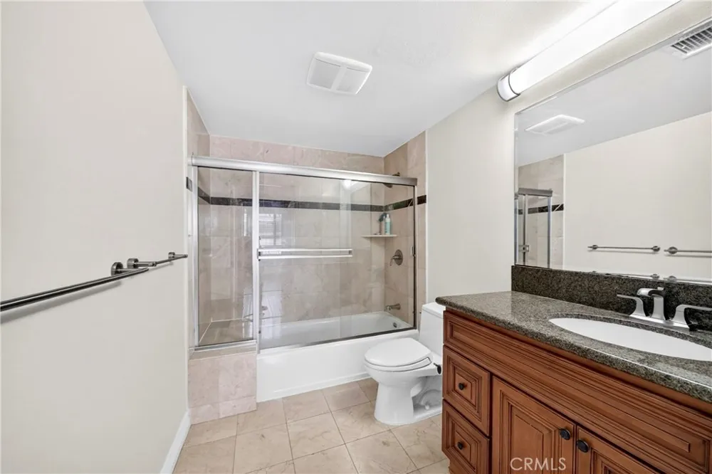 980 S Oxford #303 Los Angeles, CA 90006
