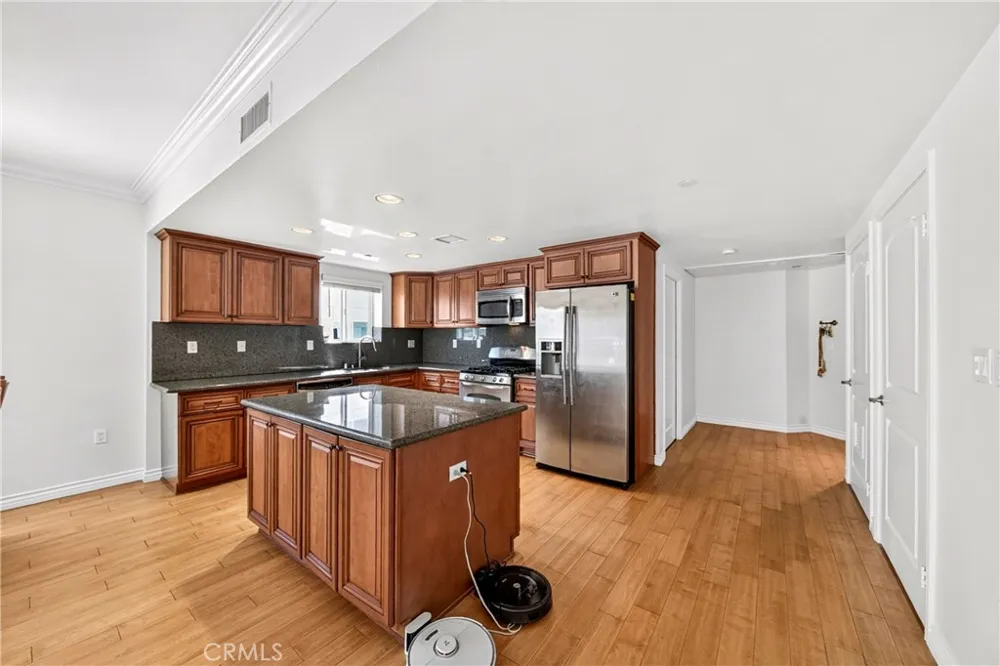 980 S Oxford #303 Los Angeles, CA 90006