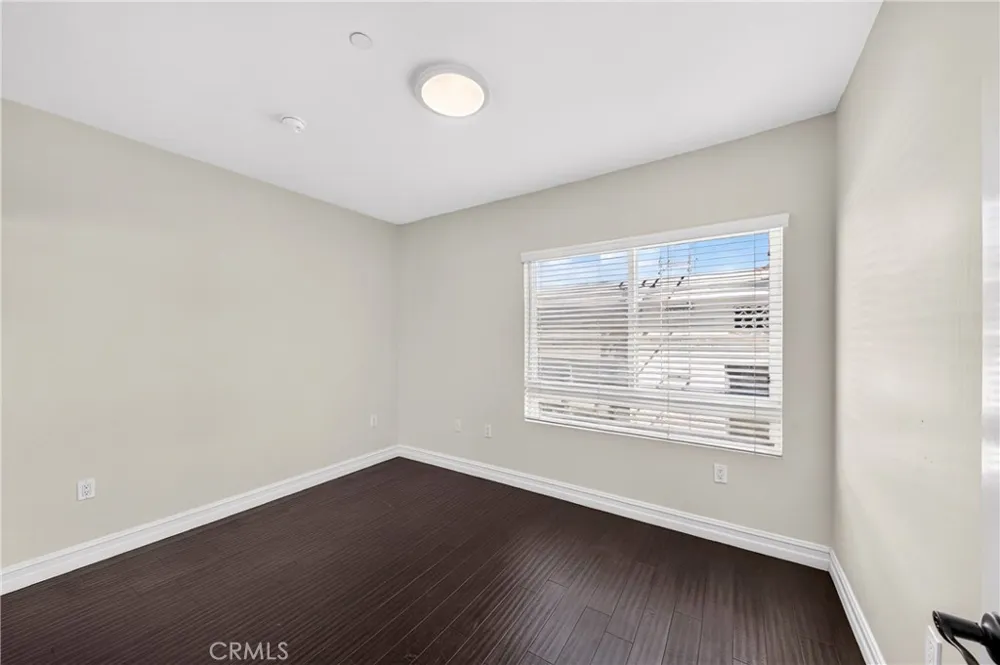 980 S Oxford #303 Los Angeles, CA 90006