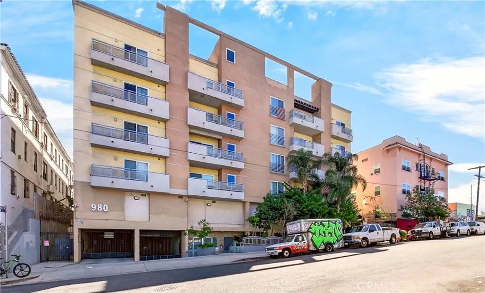 980 S Oxford #303 Los Angeles, CA 90006