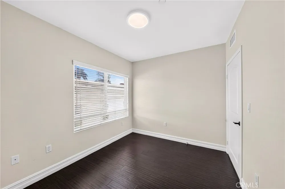 980 S Oxford #303 Los Angeles, CA 90006