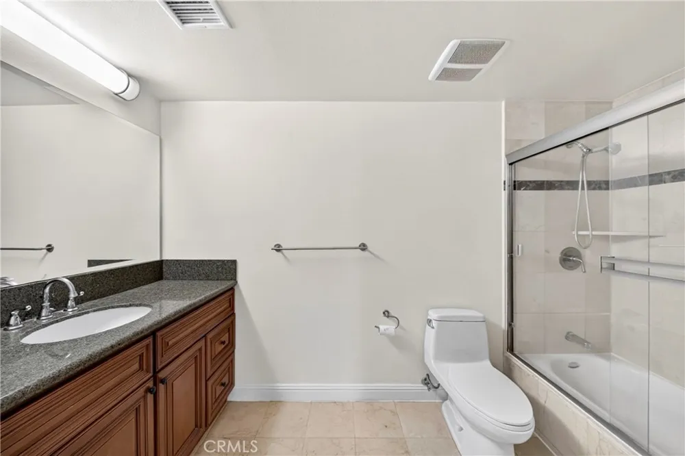 980 S Oxford #303 Los Angeles, CA 90006