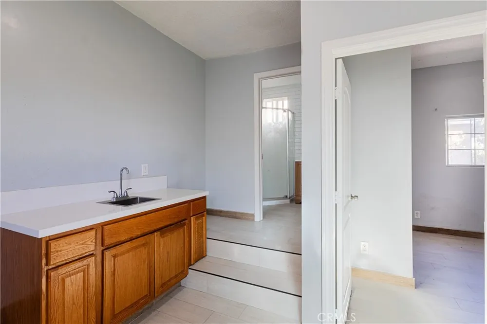 4815 E 6th St East Los Angeles, CA 90022