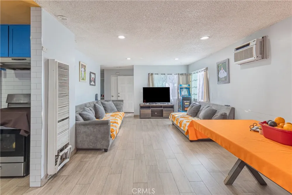 4815 E 6th St East Los Angeles, CA 90022