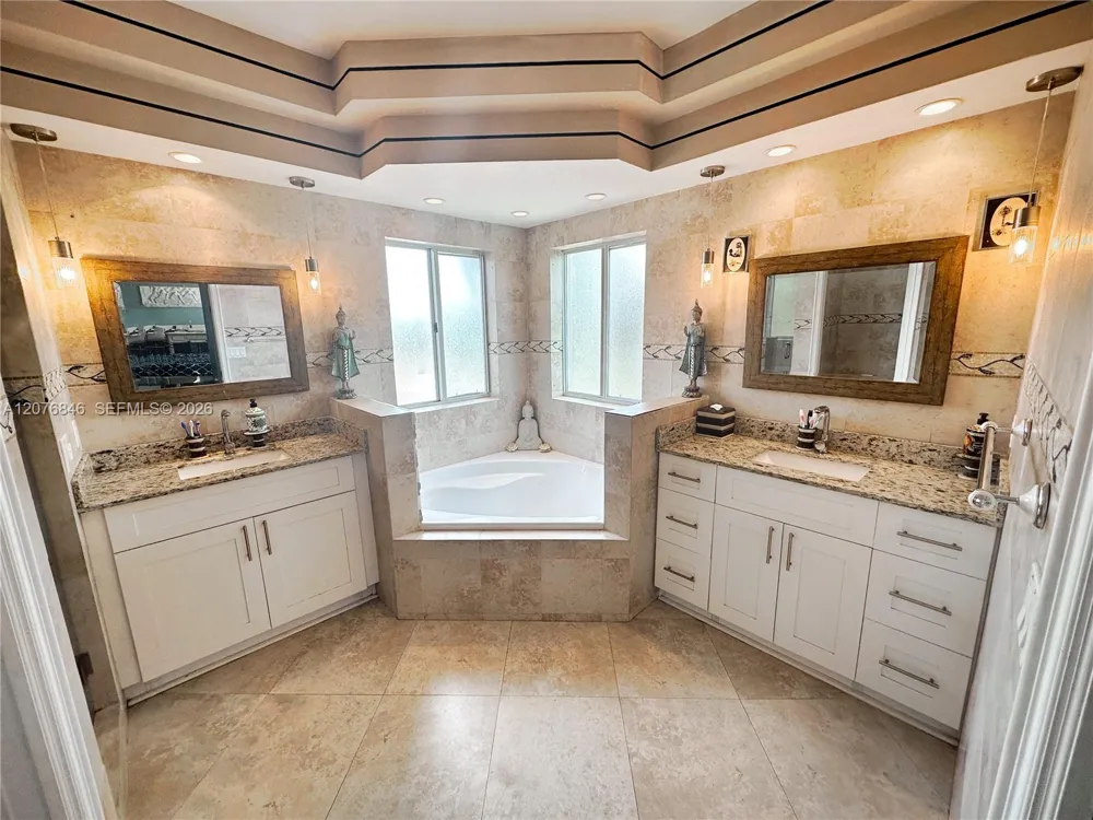 2105 NE 38th Rd Homestead, FL 33033