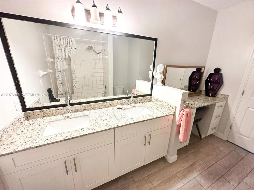 2105 NE 38th Rd Homestead, FL 33033