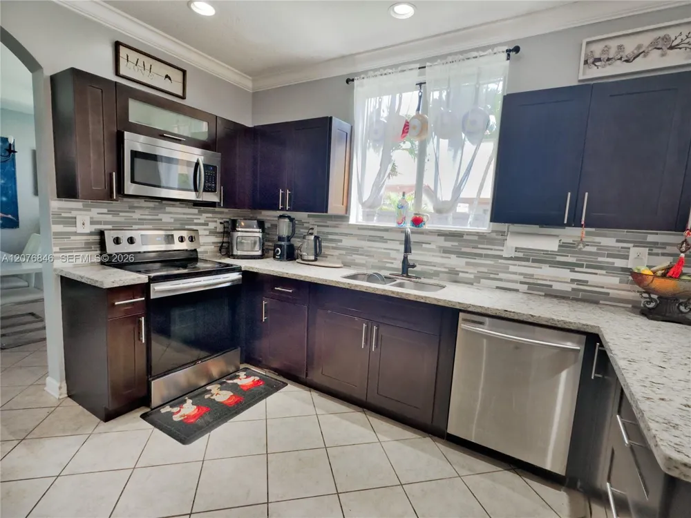 2105 NE 38th Rd Homestead, FL 33033