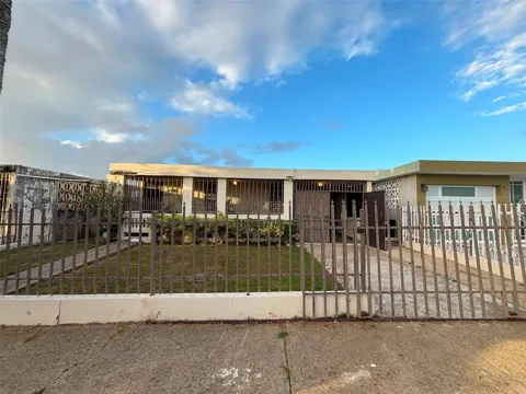 689 Cancer St VENUS GARDENS