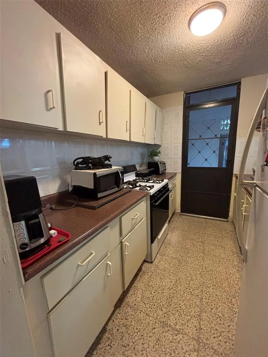 689 Cancer St VENUS GARDENS San Juan, PR 00926