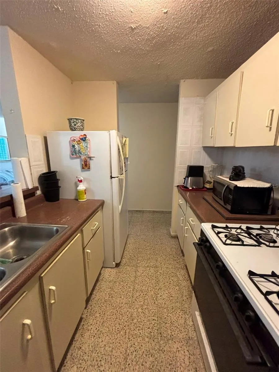 689 Cancer St VENUS GARDENS San Juan, PR 00926