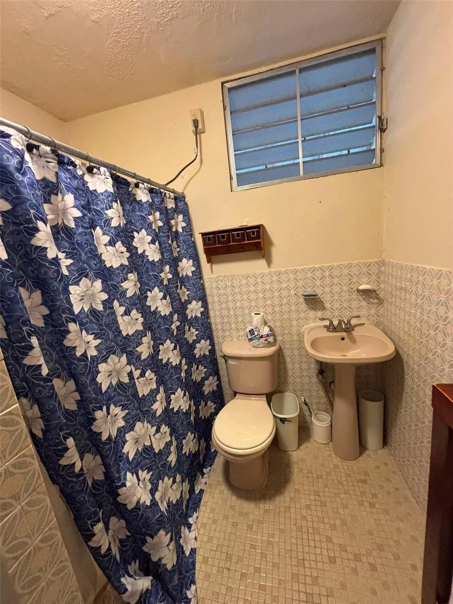 689 Cancer St VENUS GARDENS San Juan, PR 00926