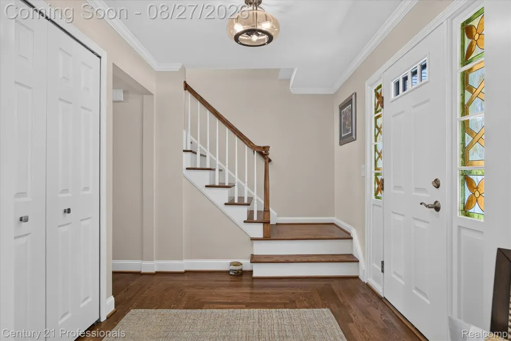 17634 Country Club Drive Livonia City, MI 48152
