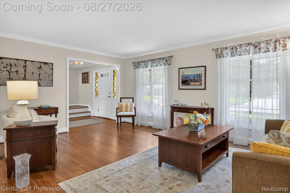 17634 Country Club Drive Livonia City, MI 48152