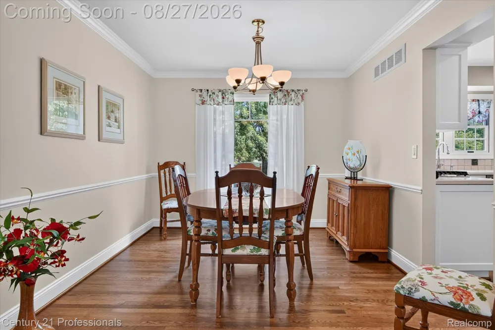 17634 Country Club Drive Livonia City, MI 48152